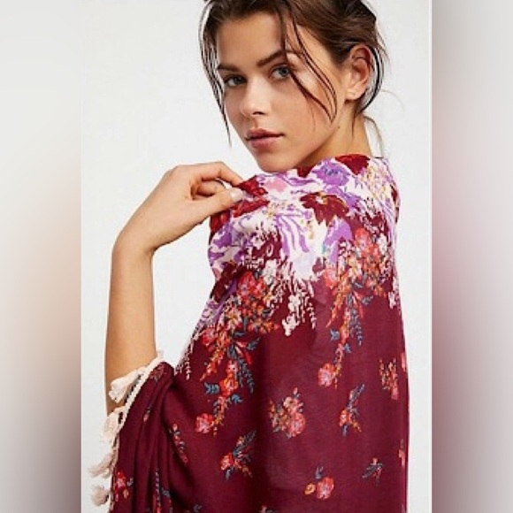 Free People Bali Wrapped in Blooms Red Kimono Top Shawl Women’s One Size - Picture 3 of 3
